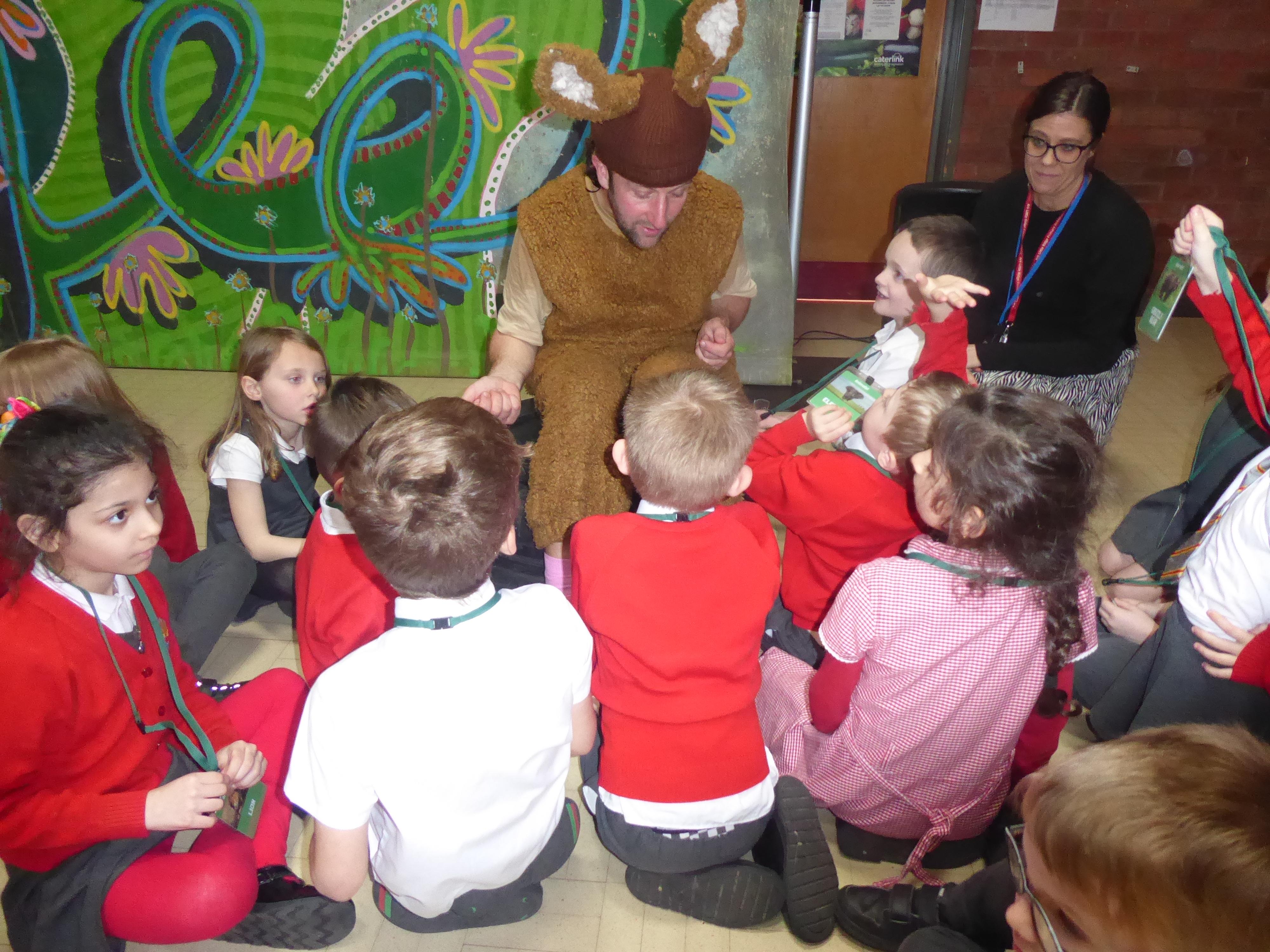 Dens and signals Y1 roadshow on animals and habitats